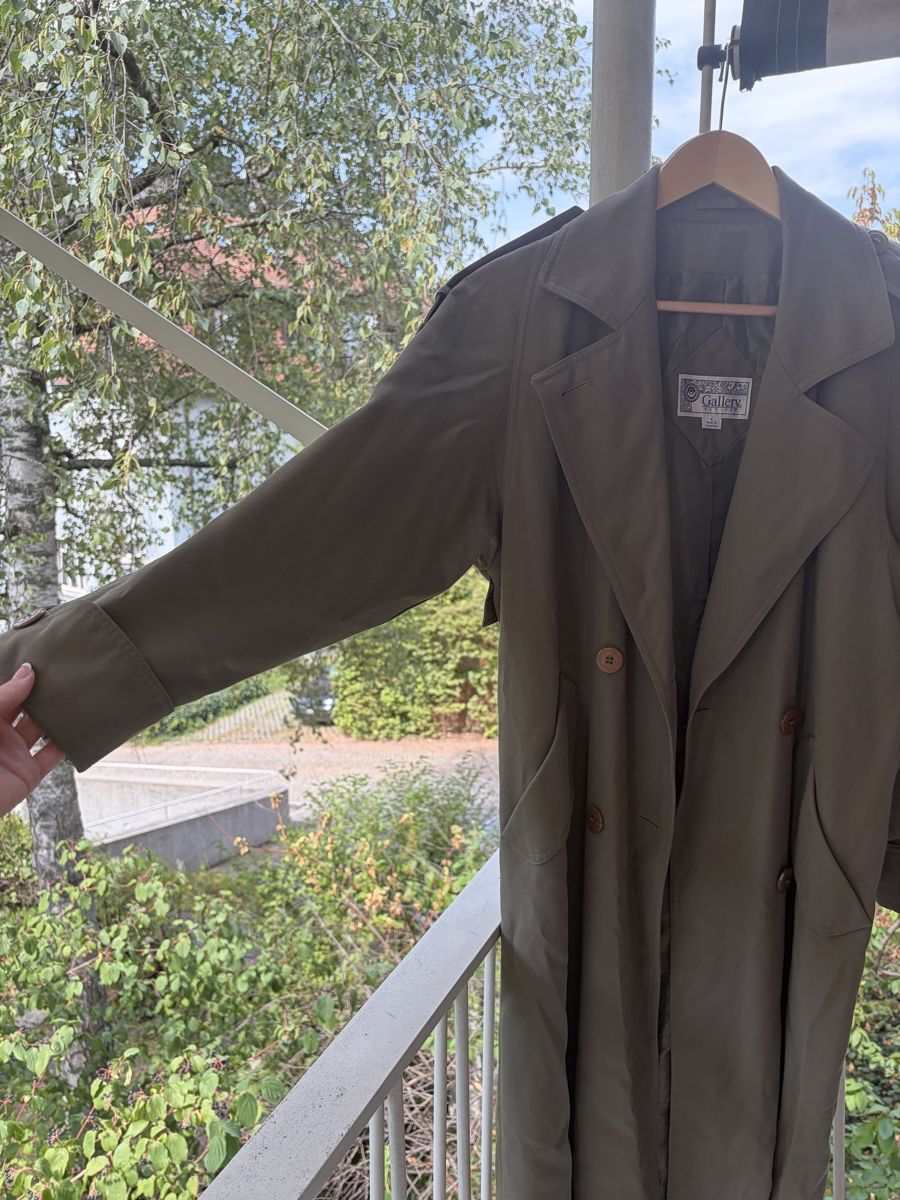 Cappotti: Olivgrüner Trenchcoat – Usato da Zürich venduto da bib_ds9n 1