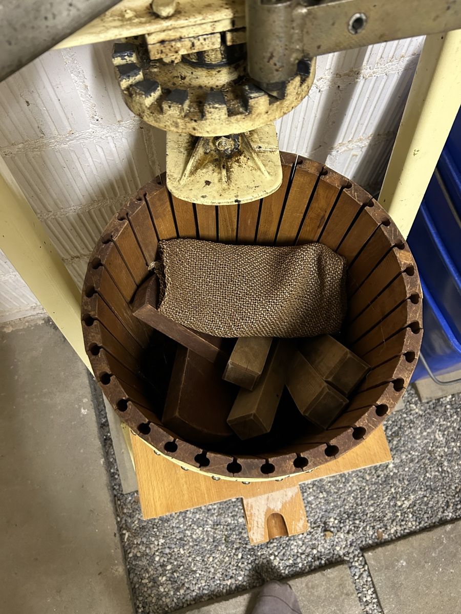 Tutte le macchine: Grosse Saftpresse Mostpresse – Usato da Oberstammheim venduto da Dbsound24 2