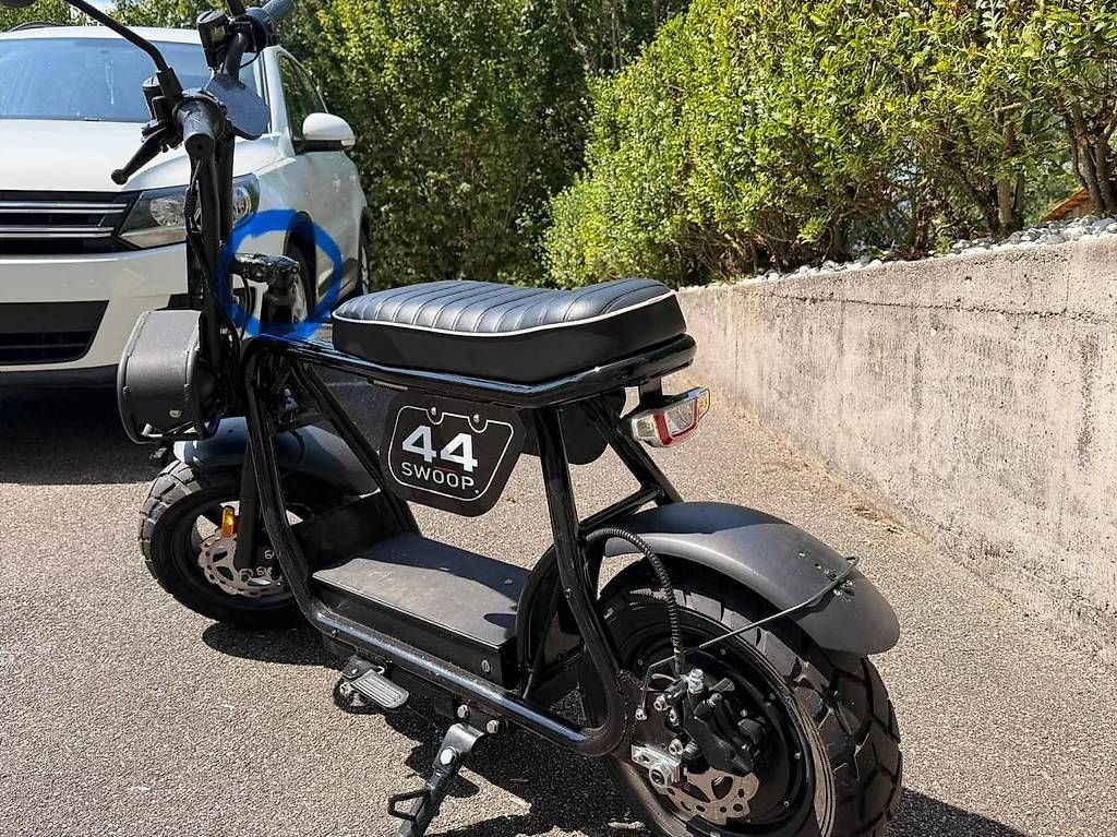 Sonstige: Swoop 44 Elektro-Scooter E-Moped schwarz – Gebraucht aus Lengnau BE von SimSinNemo87 2