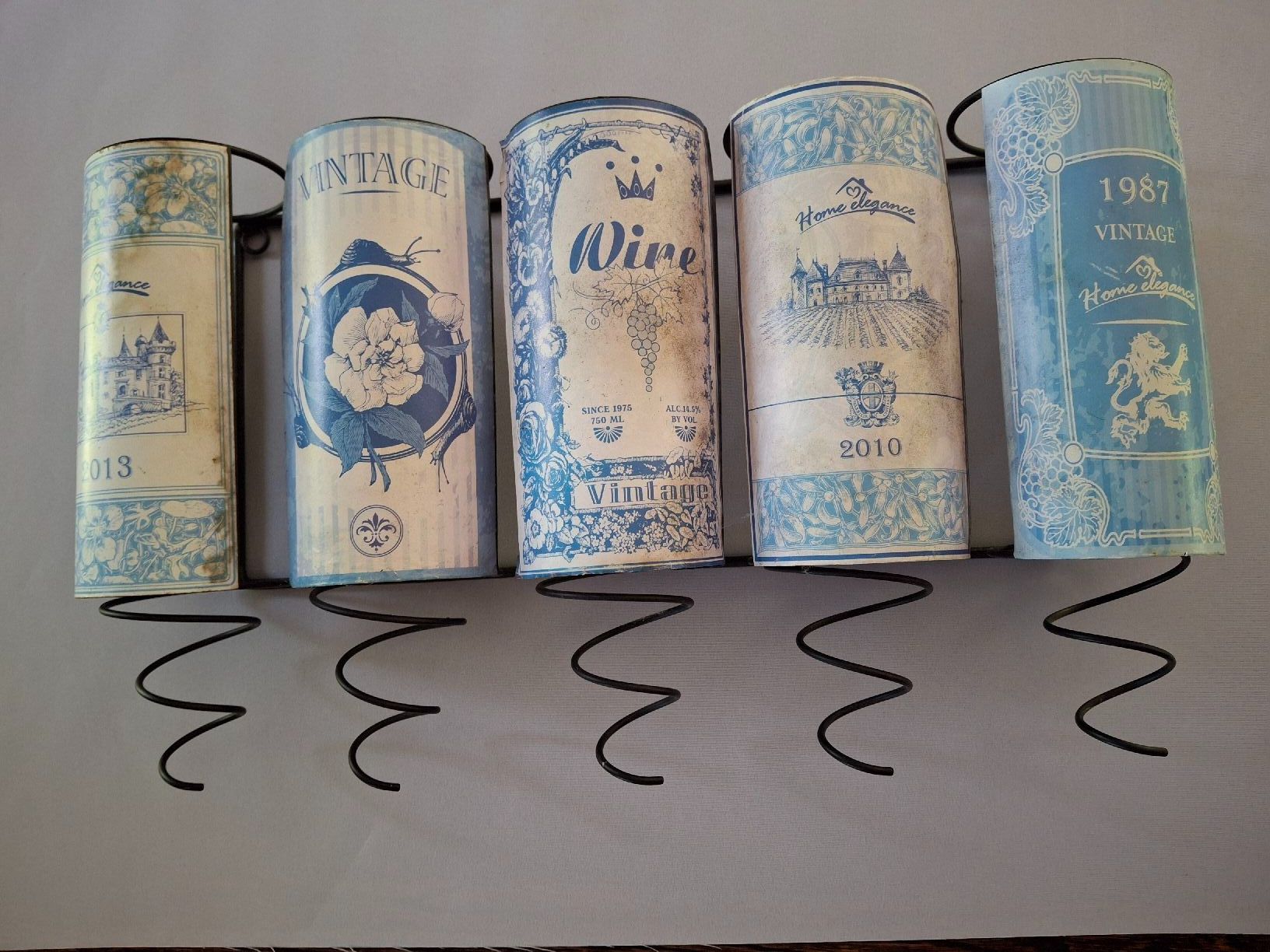 Wandhalterungen: Nostalgie-Flaschenhalterung – Gebraucht aus Môtier (Vully) von Champperbou