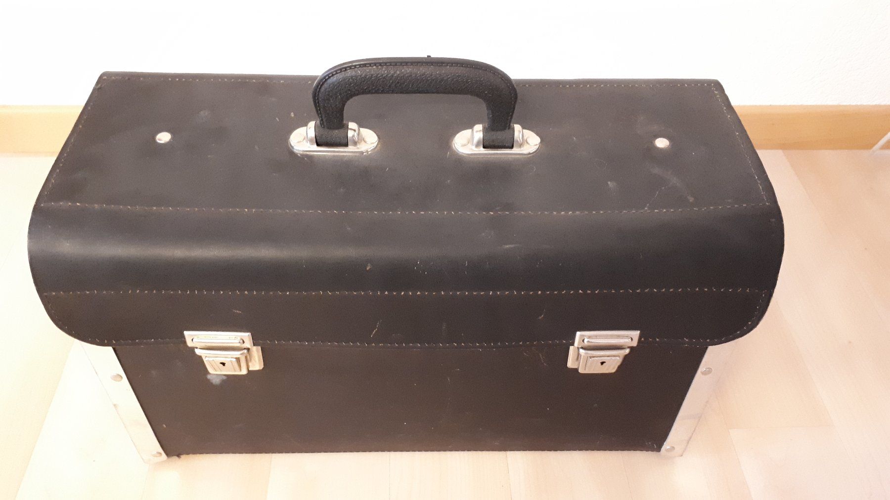 Valigie: DUX Werkzeugkoffer Lederkoffer – Nuovo (secondo la descrizione) da Madiswil venduto da 20gls