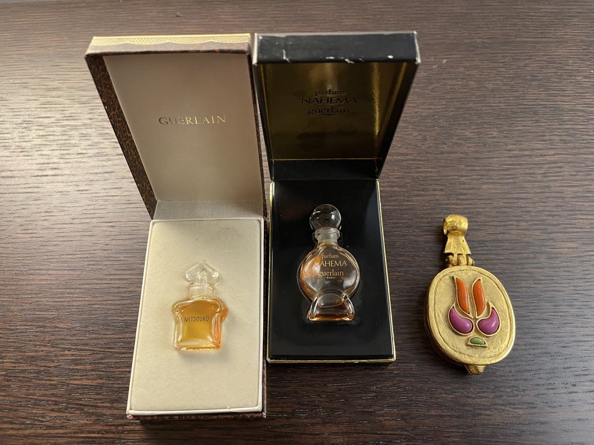 Guerlain Parfum & Eau de Toilette: Médaillon Guerlin et 2 coffrets de miniatures. – Gebraucht aus Genève von jos_fm7m 1