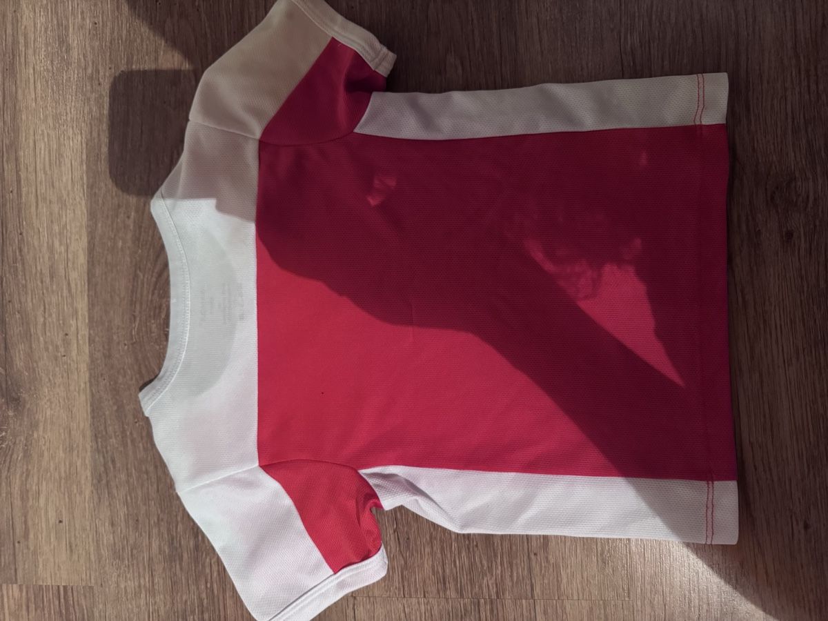 Scarpe, pantaloni & magliette da ginnastica: Maillot Suisse enfant T110 – Usato da St-Livres venduto da Cat_jess 2