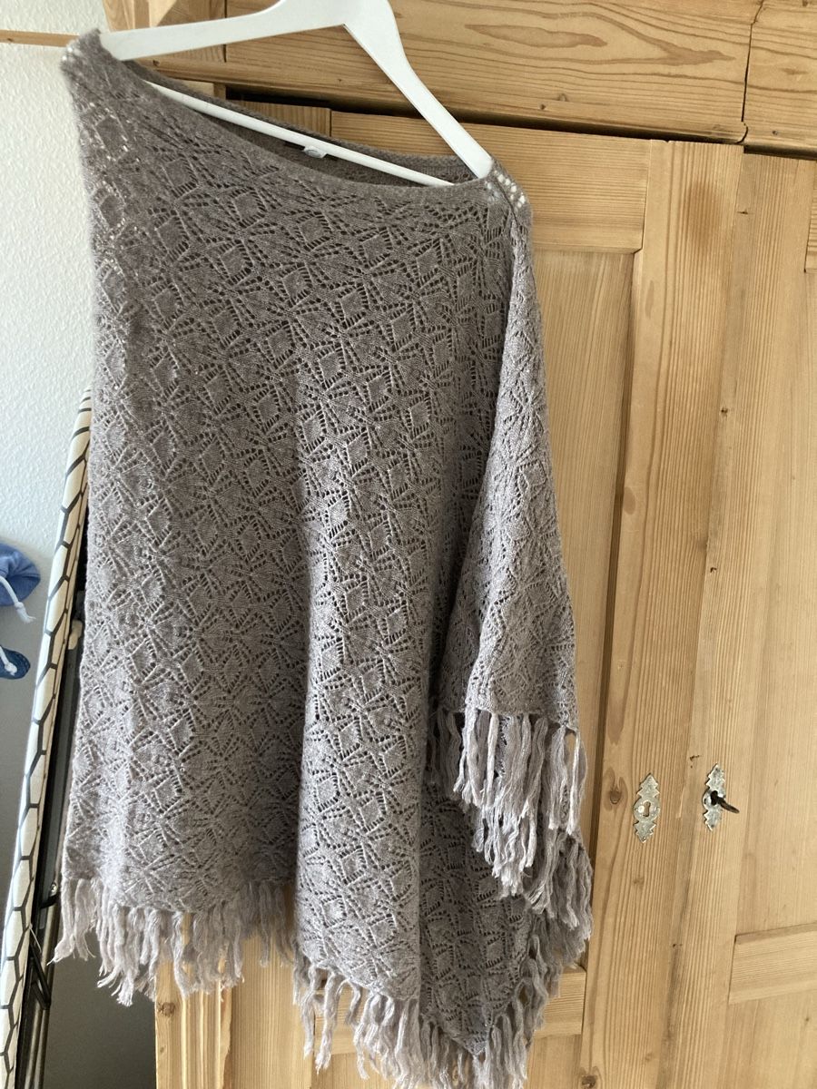 Repeat Sonstige Damenmode: Poncho von REPEAT – Gebraucht aus Arlesheim von nin_wl82 1