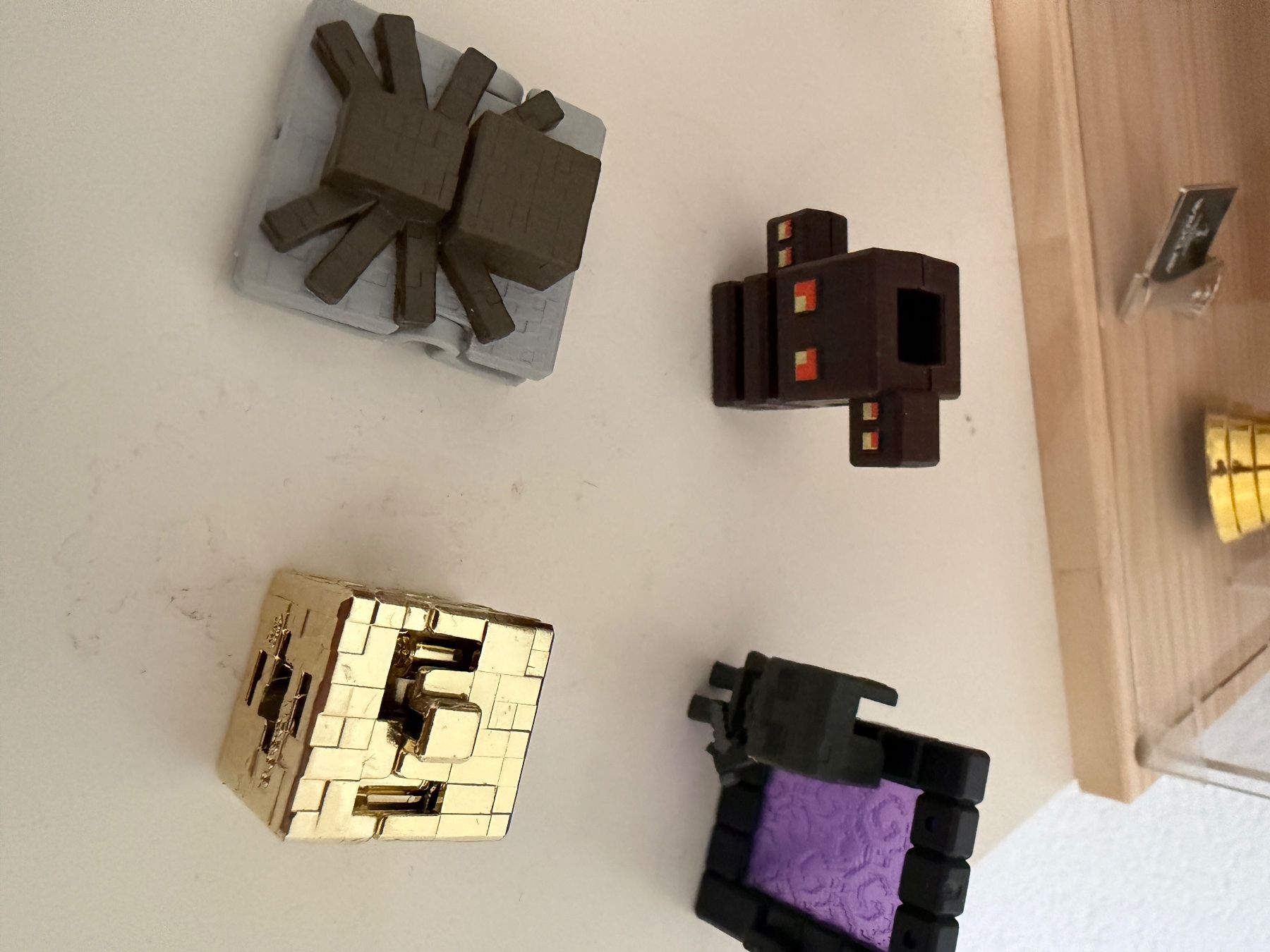 Statuette: Minecraft Kinder Joy 4 Figuren goldener Block – Usato da Oftringen venduto da ste_mp2b 1