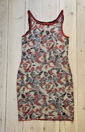 Missoni, buntes Seiden-Minikleid und blaues Unterkleid