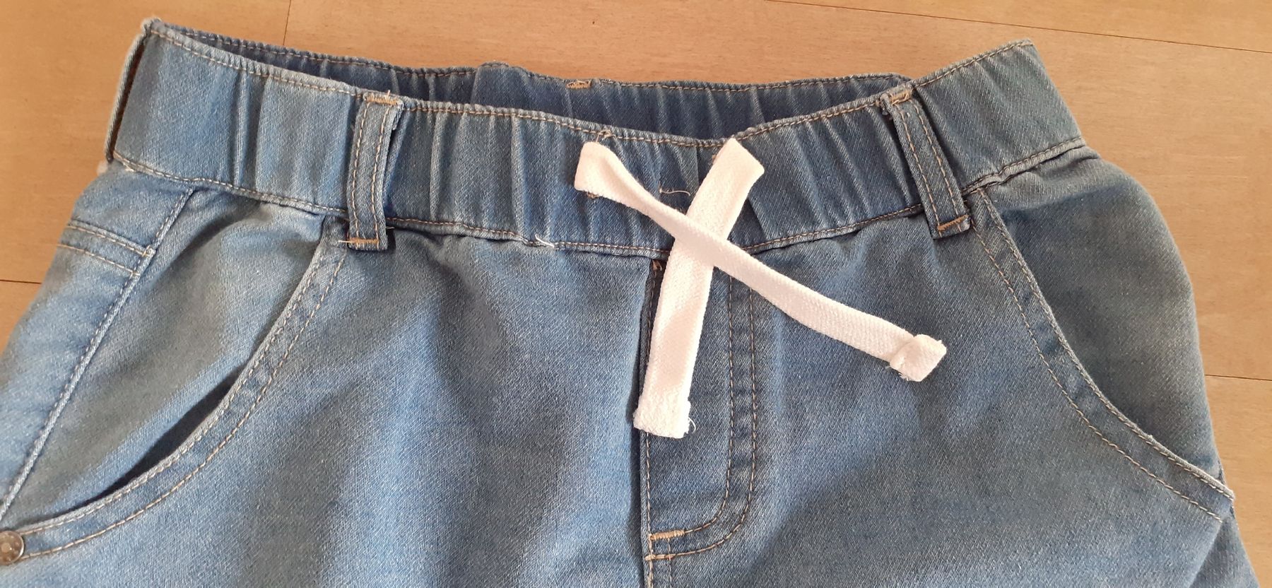 Pantaloni: Jeans Shorts Gr. 128 – Usato da Winterthur venduto da fabelwin 1