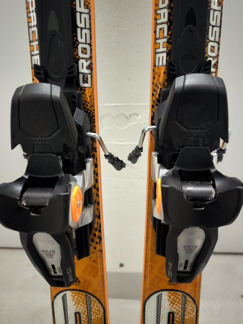 K2 Sci: K2 Crossfire Ski mit Bindung – Usato da Winterthur venduto da Evergreen 7