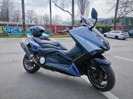Yamaha Tmax 530 mit Akrapovic und Rizoma