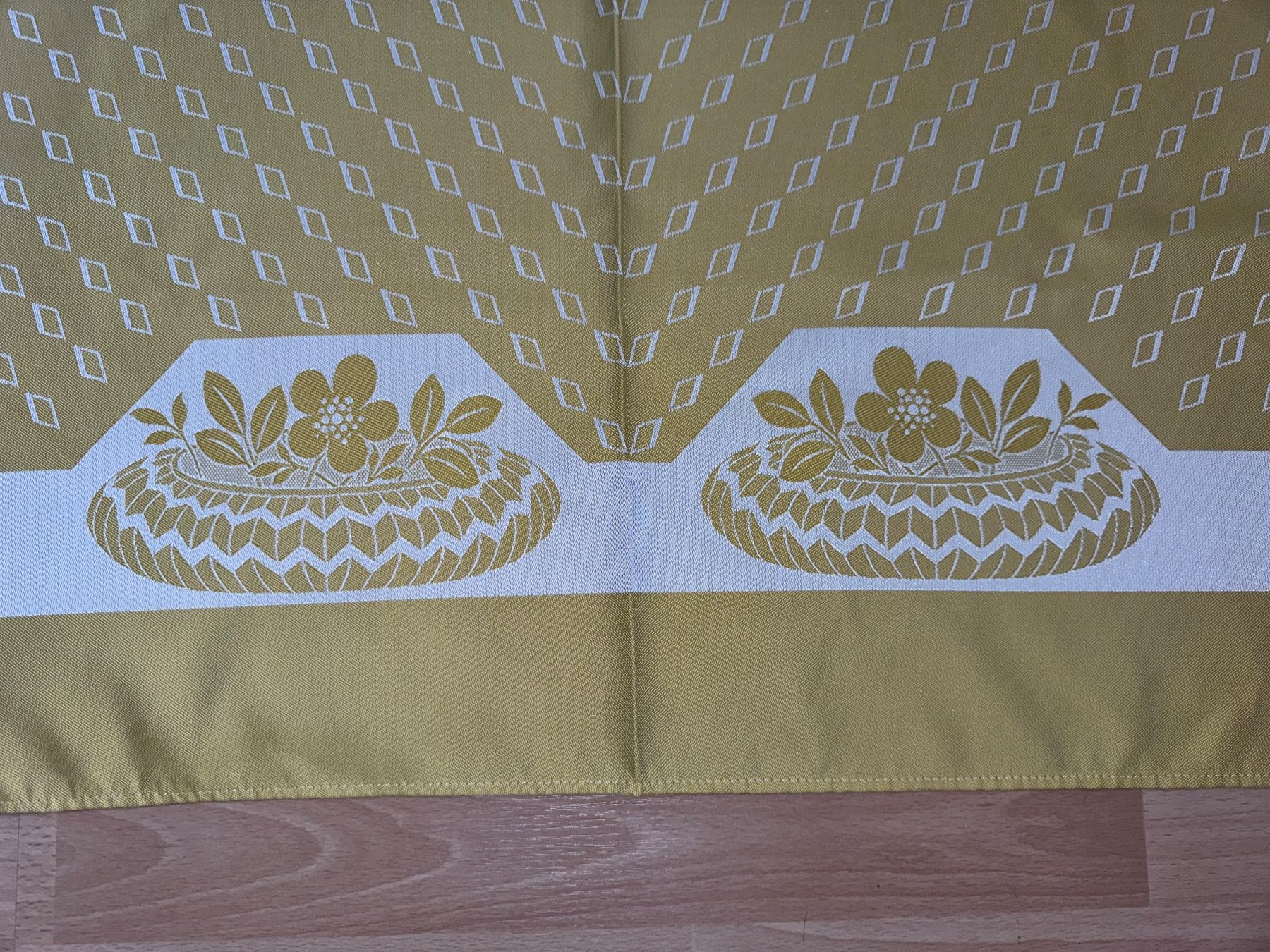 Sonstige Tischwäsche: schöne grosse gelbe Tischdecke – Gebraucht aus Grosswangen von Second_hand_paradise 3