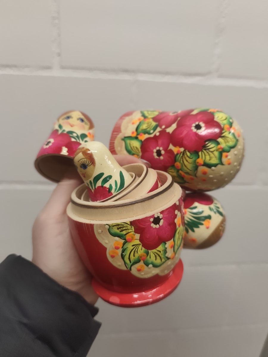 Statuette: Echte Matroschka 5-teilig Handbemalt Babuschka Holz – Usato da Staad SG venduto da Chirrari 5
