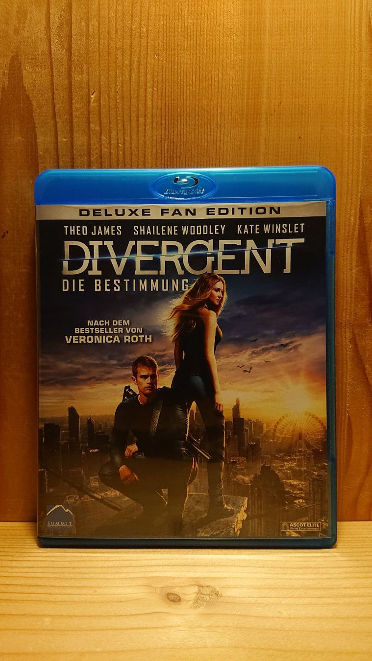 Tutti i DVDs: DIE BESTIMMUNG DIVERGENT Blu-Ray – Usato da Wilderswil venduto da Exebub