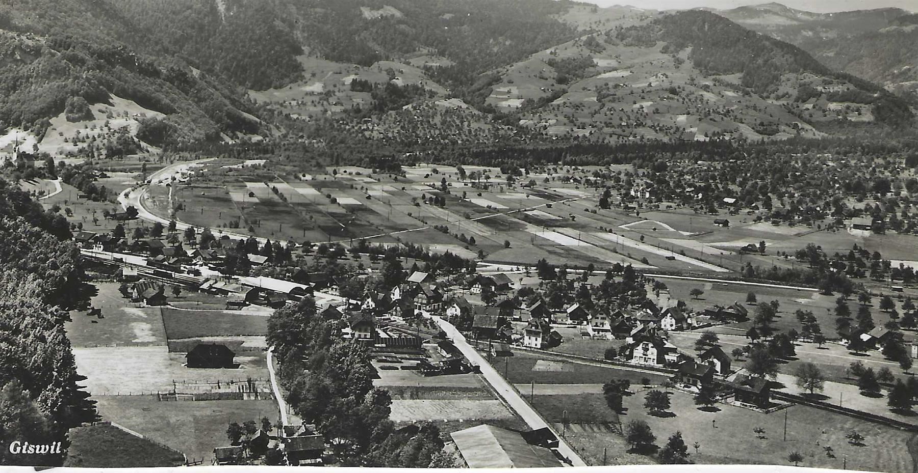 Cartoline postali: 5.8.43 Flugbild GISWIL mit Bahnpoststempel – Usato da Zürich venduto da Hagliweg