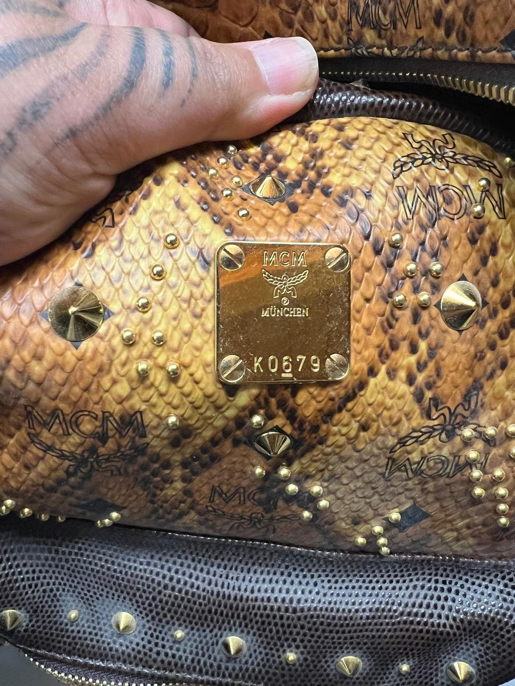 Mcm Zaini: MCM Rucksack Python Optik, sehr guter Zustand – Usato da Weinfelden venduto da Draixe 5