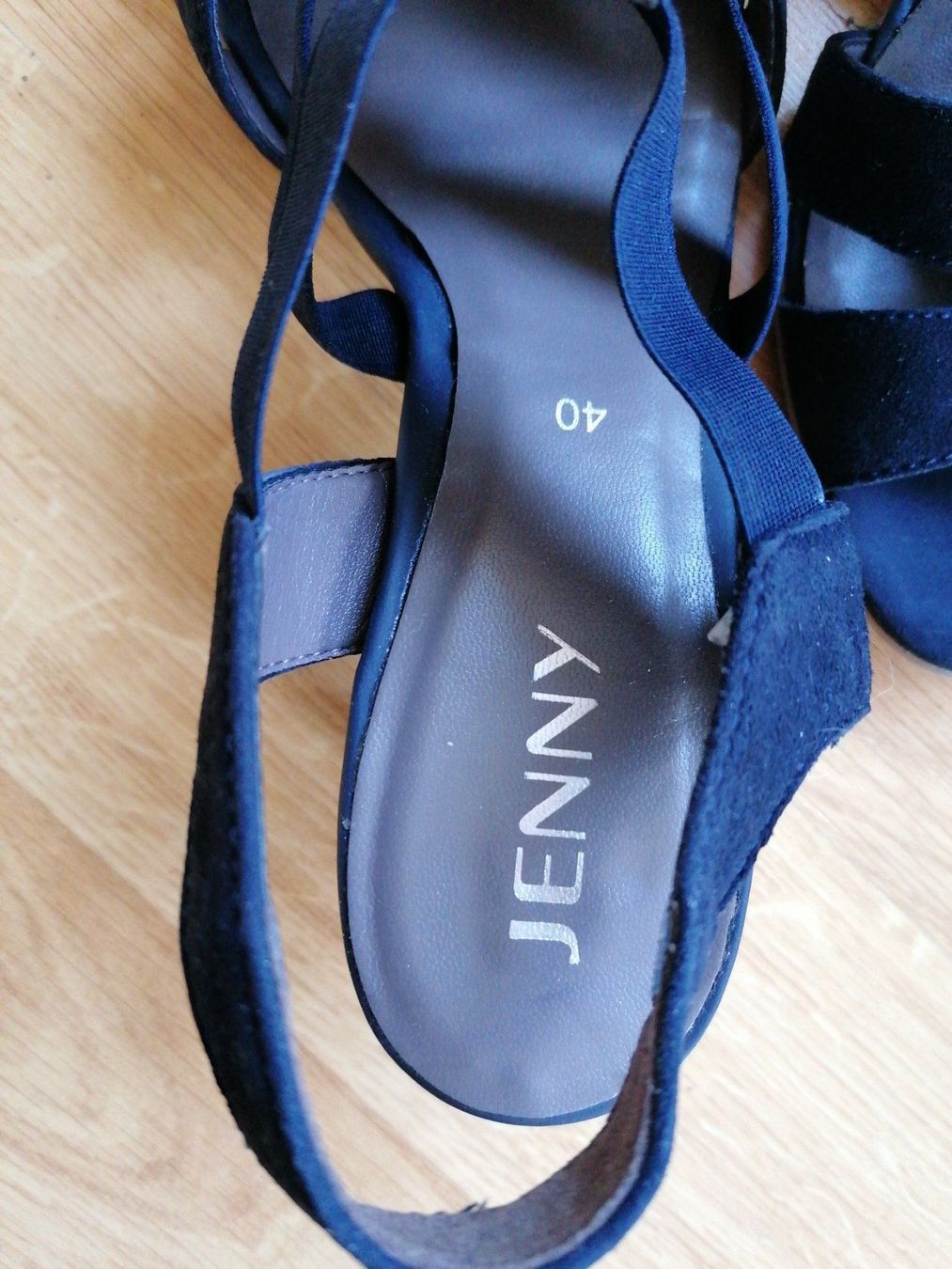 Scarpe da donna: Sandalen mit Absatz Gr 40 – Usato da Büttikon AG venduto da Amineah 2
