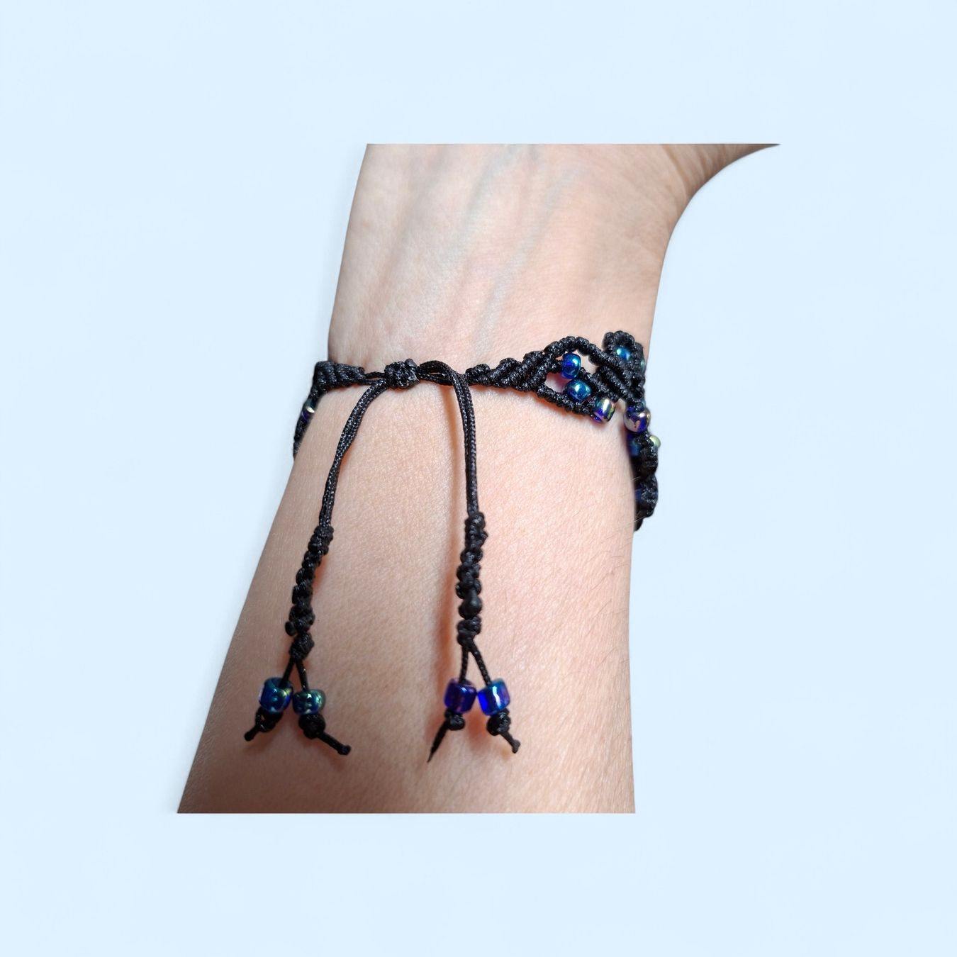 Bracciali & Braccialetti: Handgemachtes  Armband mit blau irisierenden Glasperlen – Nuovo (secondo la descrizione) da Luzern venduto da Bbig 4