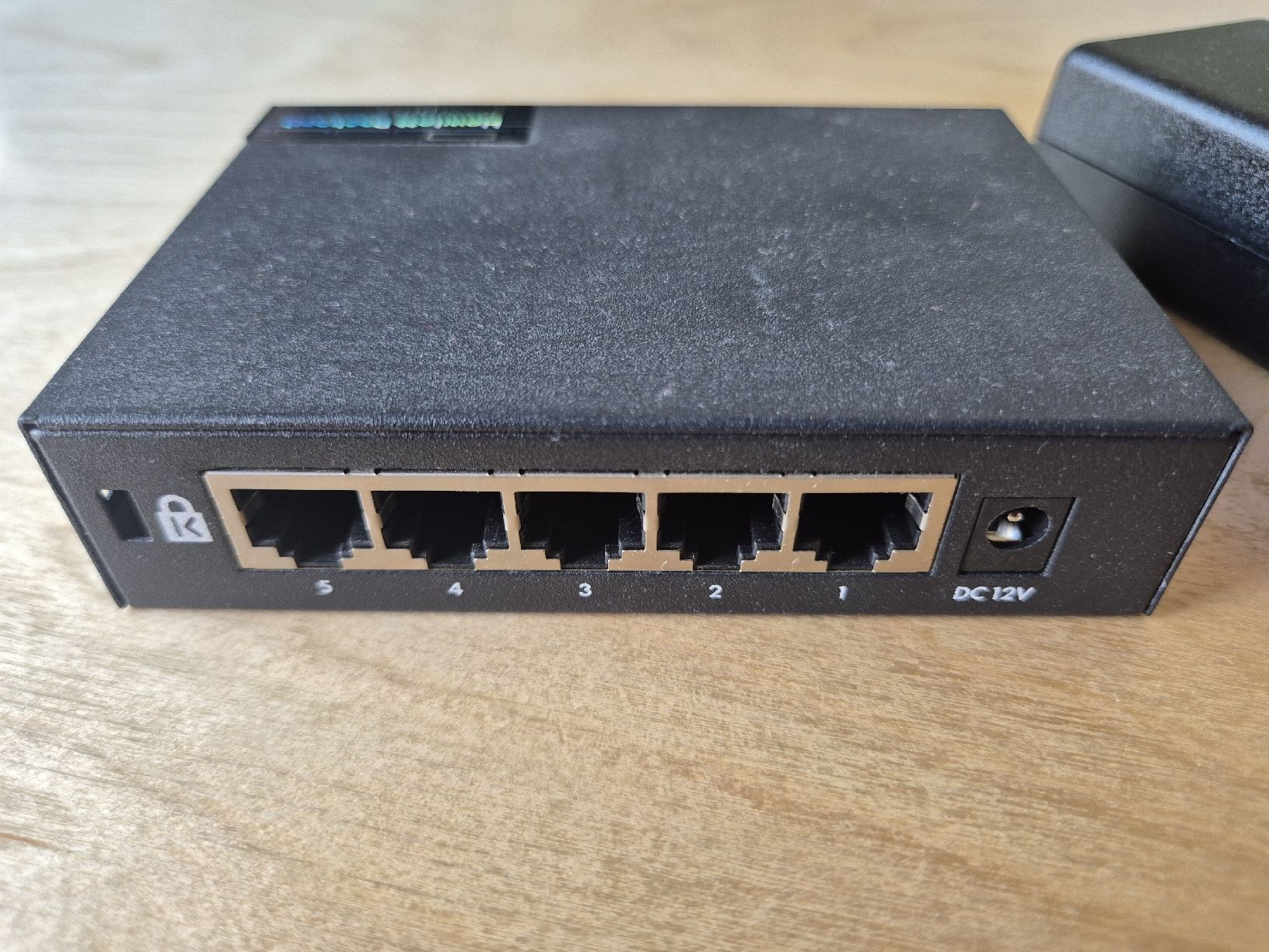 Hewlett Packard Hub & Switch: HPE OfficeConnect 1420 Series Switch JH327A – Nuovo (secondo la descrizione) da Busswil BE venduto da Thomthom1 3