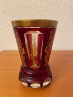 Rotes Römerglas, Handarbeit