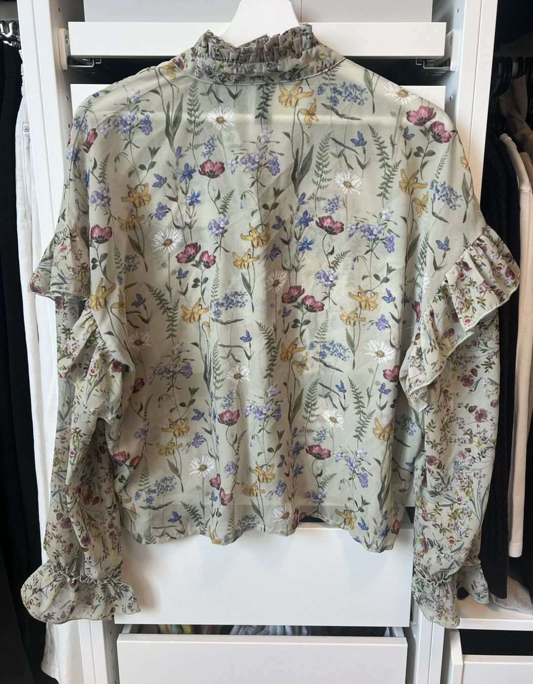 Camicette: Blumenbluse mit Rüschen – Usato da Bülach venduto da deinmica 2