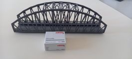 Märklin Bogenbrücke 74636 mit Brückenpfeiler H0