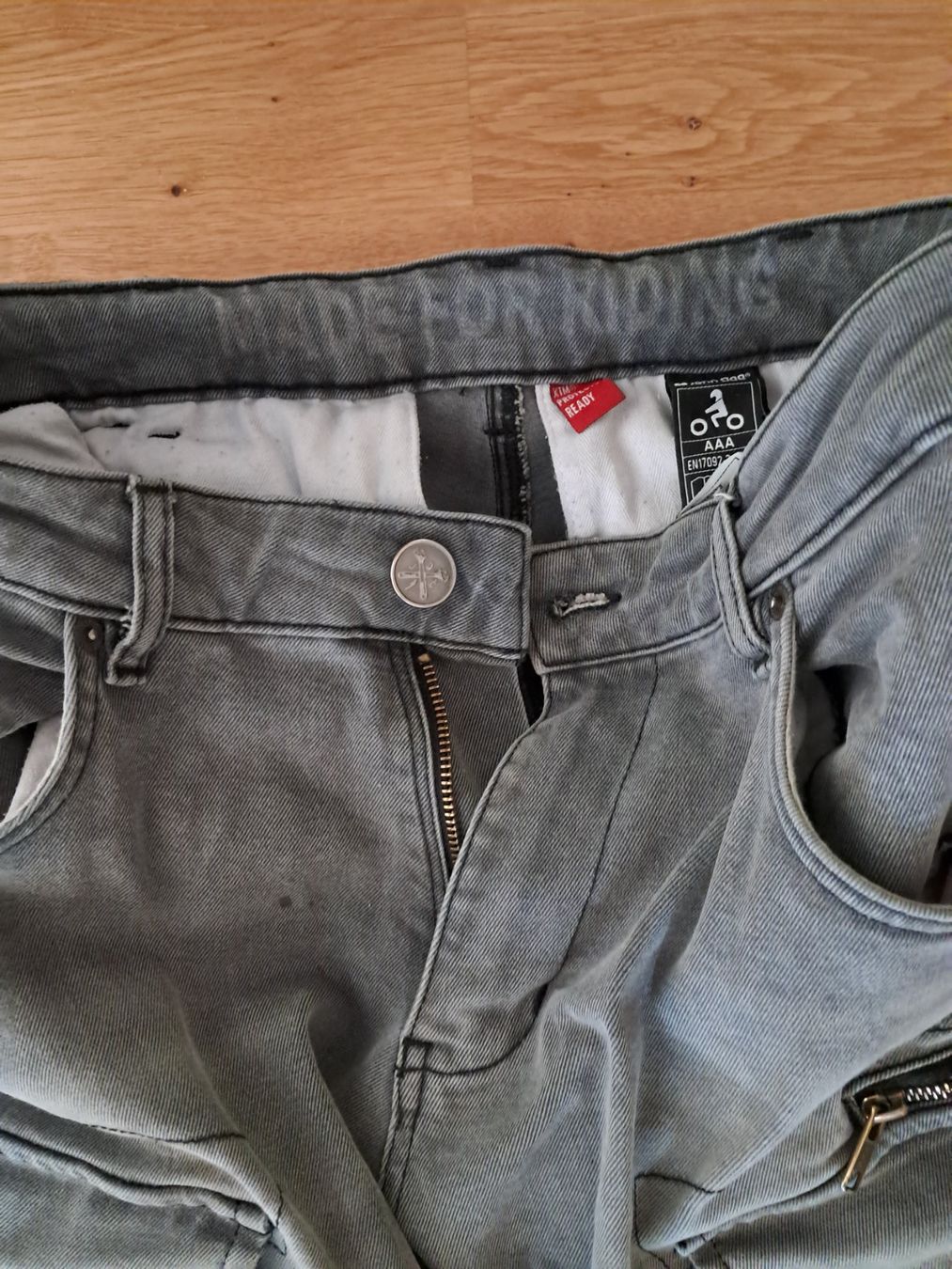 John Doe Jeans: John Doe Biker-Jeans mit Protektoren – Usato da Liestal venduto da nemi-lou 2