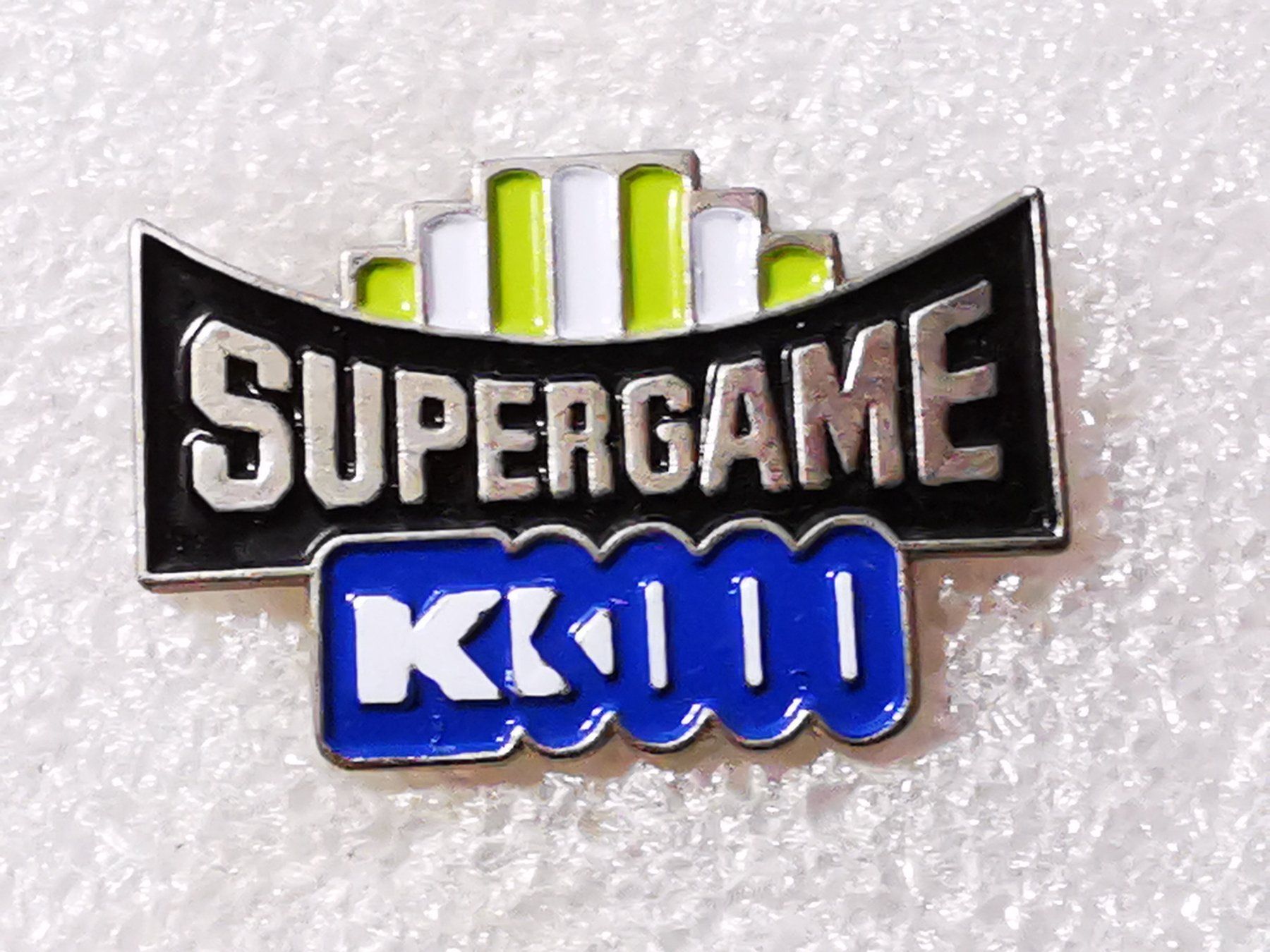 Placchette & Badge: Ansteckpin 42: Supergame K2000 – Usato da Oppligen venduto da Pin-Fall-Shop