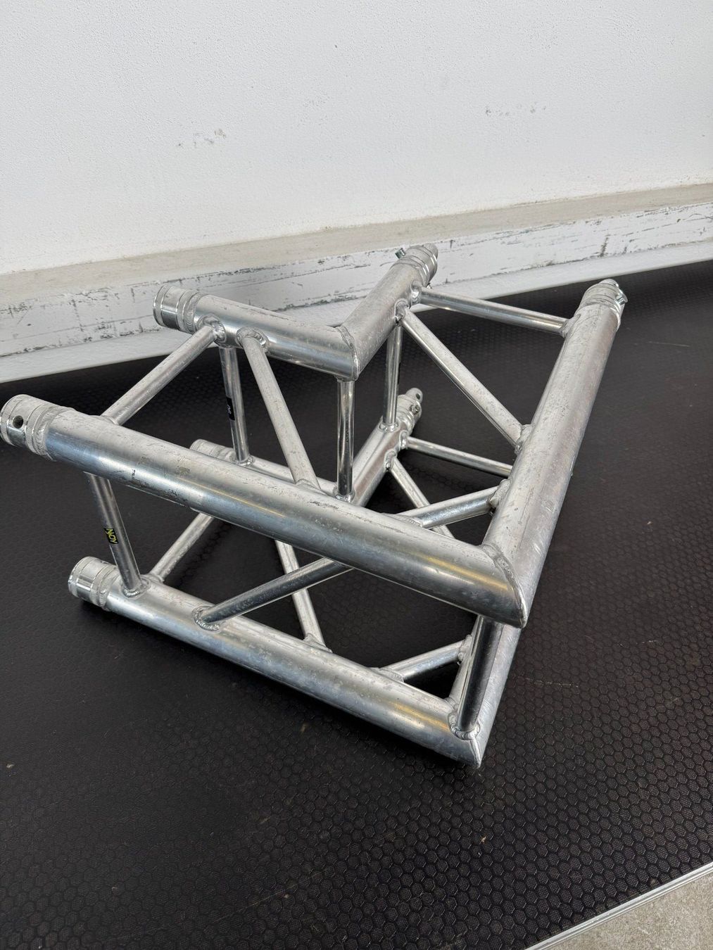 Tralicci: Globaltruss F34 90° Ecke – Usato da Buchs AG venduto da N-joyEvents 2