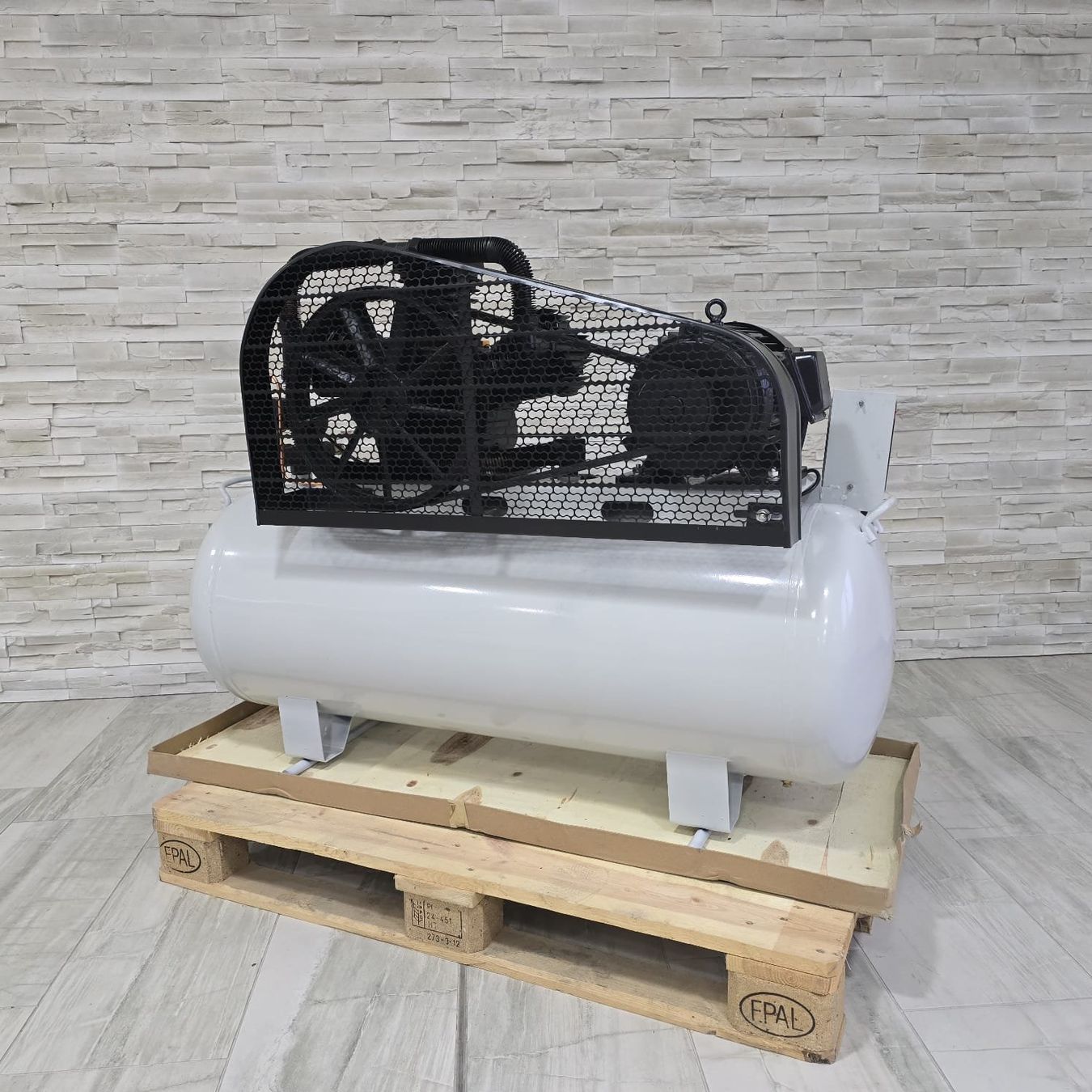 Kompressoren: Druckluft Kompressor 200 Liter - 7.500W Druckluftkompressor – Neu (gemäss Beschreibung) aus Baar von Werkzeugzentrum 2