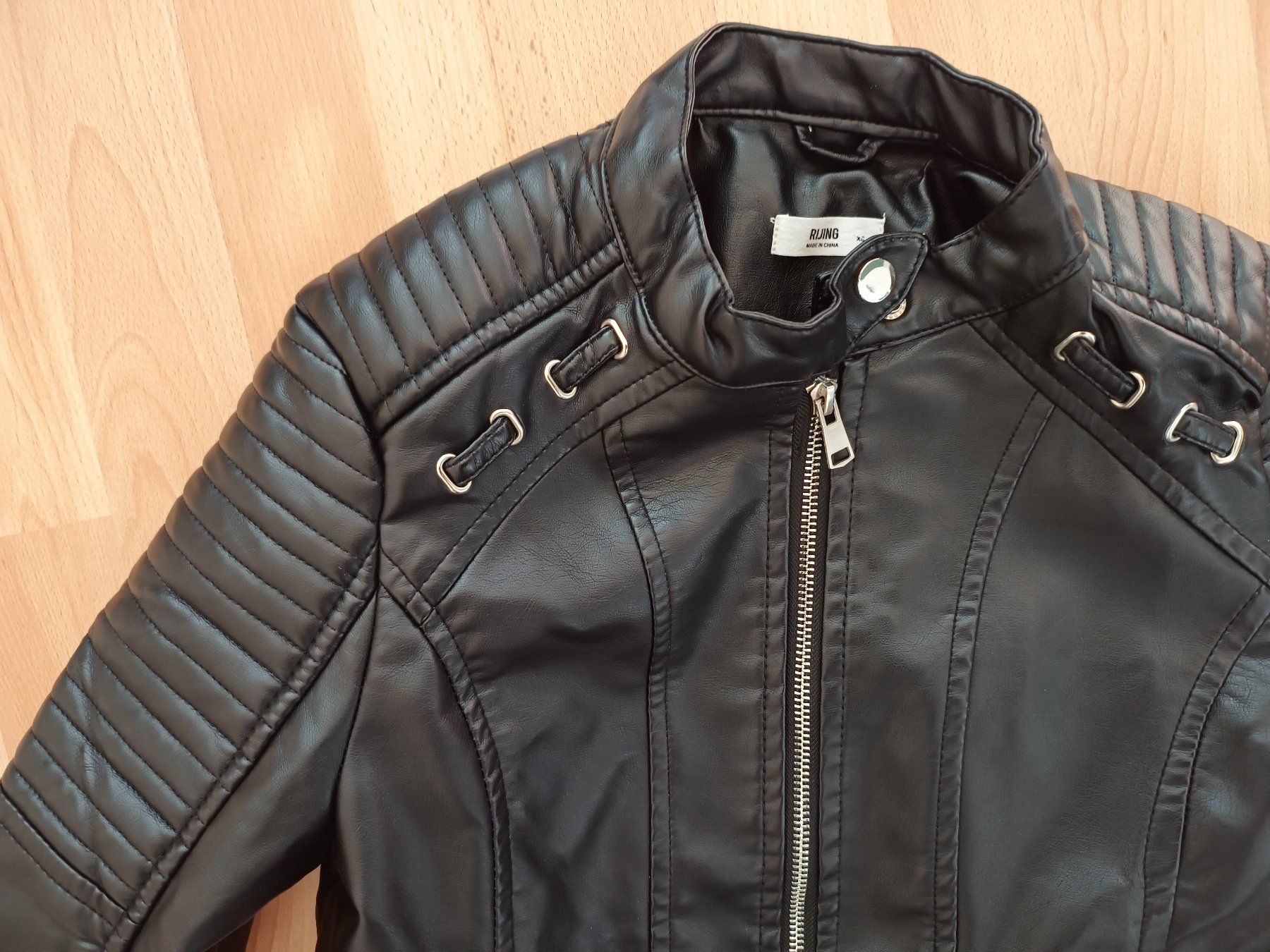 Jacken: Schöne Kunstlederjacke XS – Neu (gemäss Beschreibung) aus Pfäffikon SZ von Elendir 1