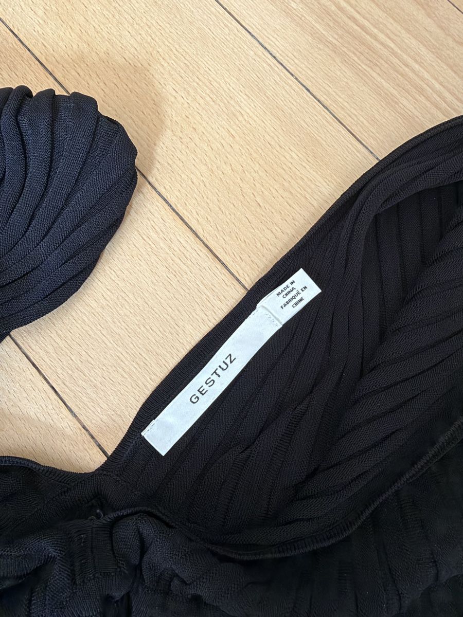 Gestuz Camicette: Gestuz V-neck Top, Size S – Nuovo (secondo la descrizione) da Bern venduto da lia_j9yd 1