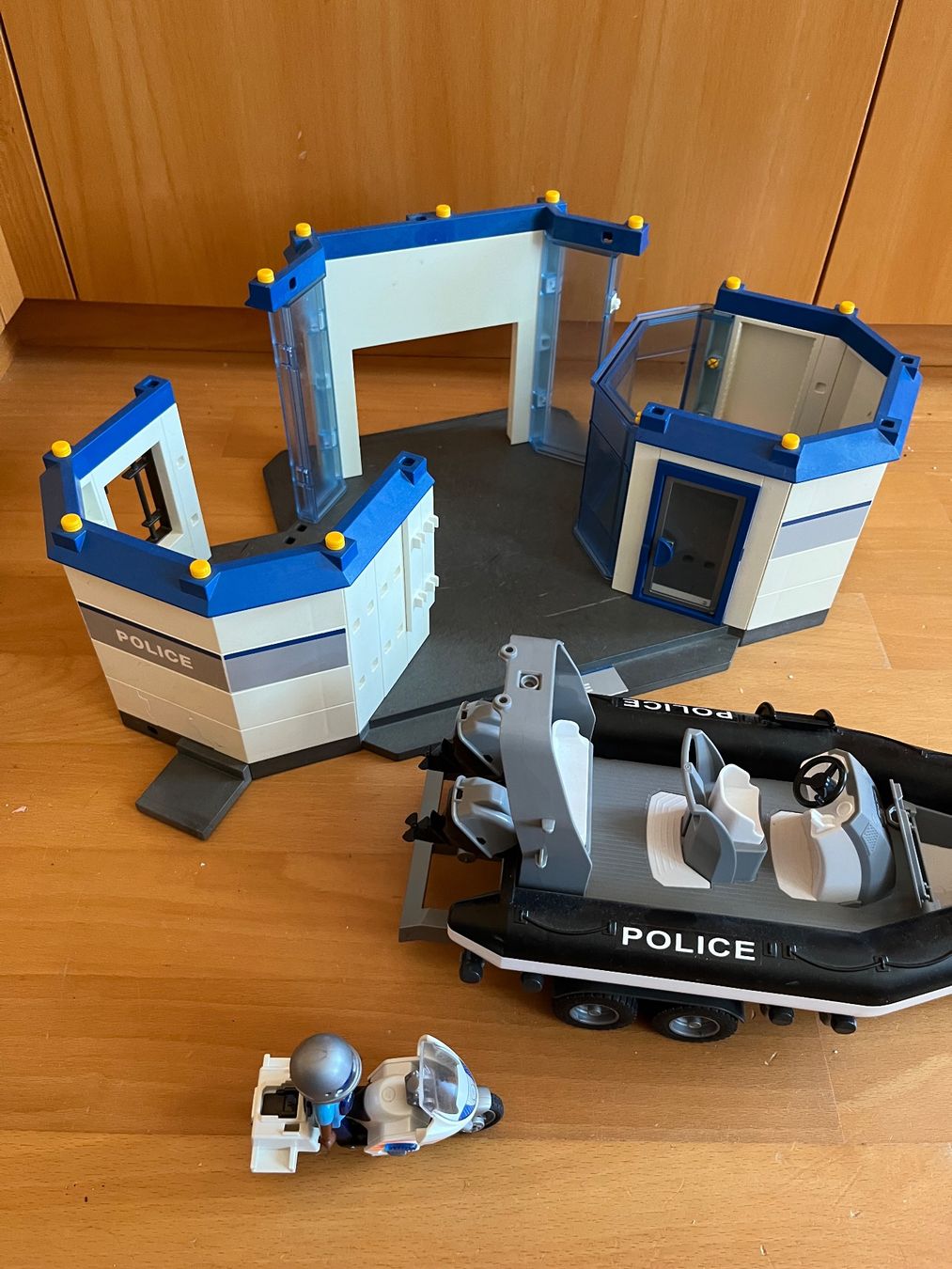 Playmobil Spielzeuge: Playmobil Polizei Boot mit Anhänger,  Station, Töff – Gebraucht aus Goldach von SSRConzept 5