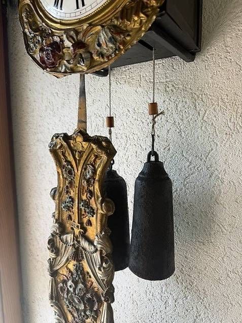Orologi: COMTOISE  MIT SCHLAG AUF TONFEDER PRACHTPENDEL – Usato da schaffhausen venduto da eibam 2