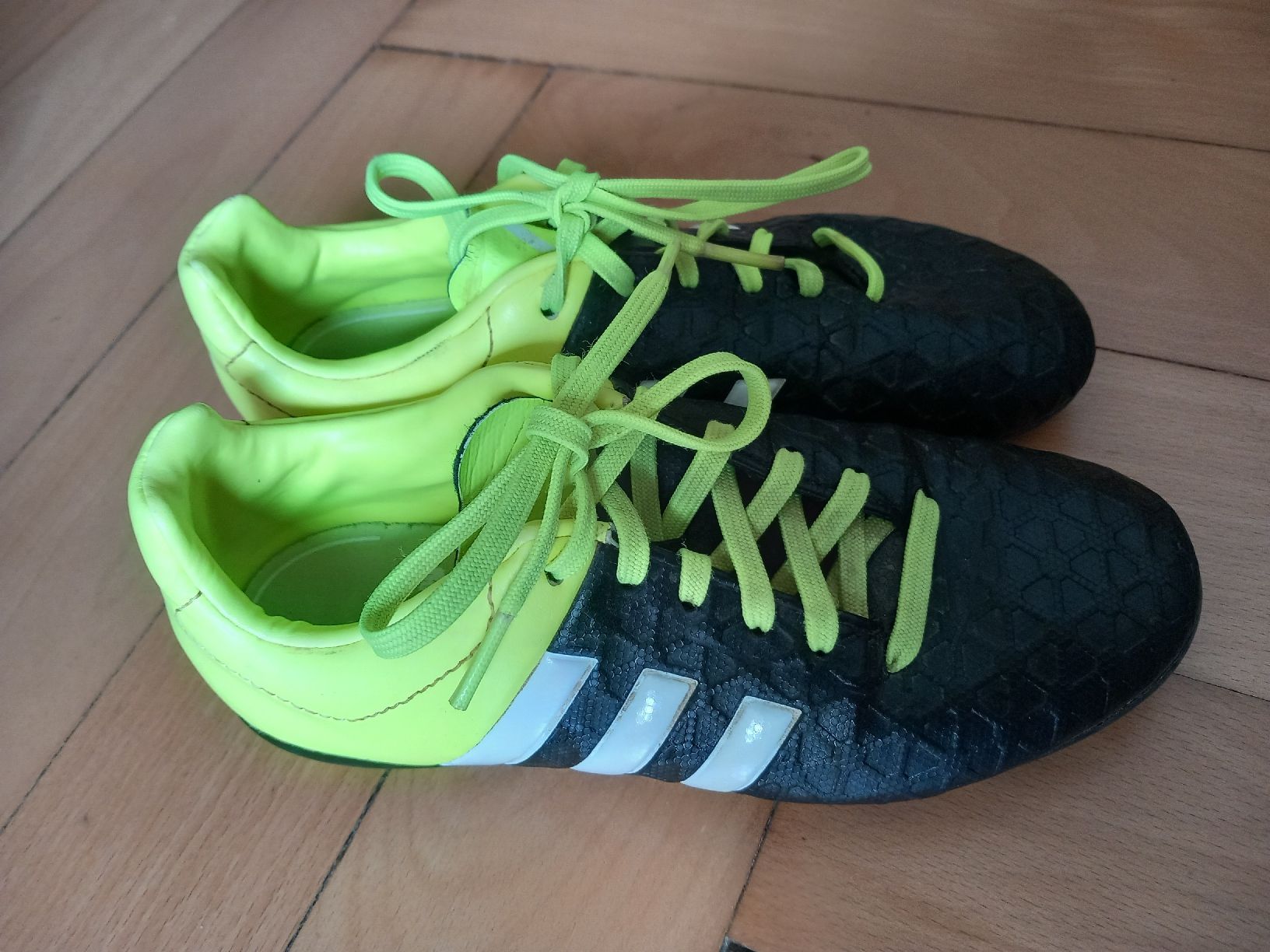 Adidas Scarpe da uomo: chaussures de foot Adidas 35 – Usato da Courrendlin venduto da tititchoun