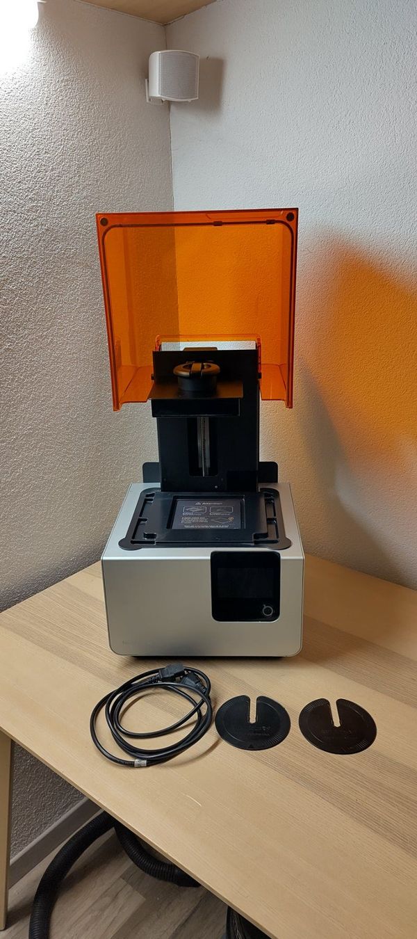 Formlabs Stampanti 3D: Formlabs Form 2 SLA 3D-Drucker mit Originalkarton – Usato da Affoltern am Albis venduto da SivincoGmbH 3
