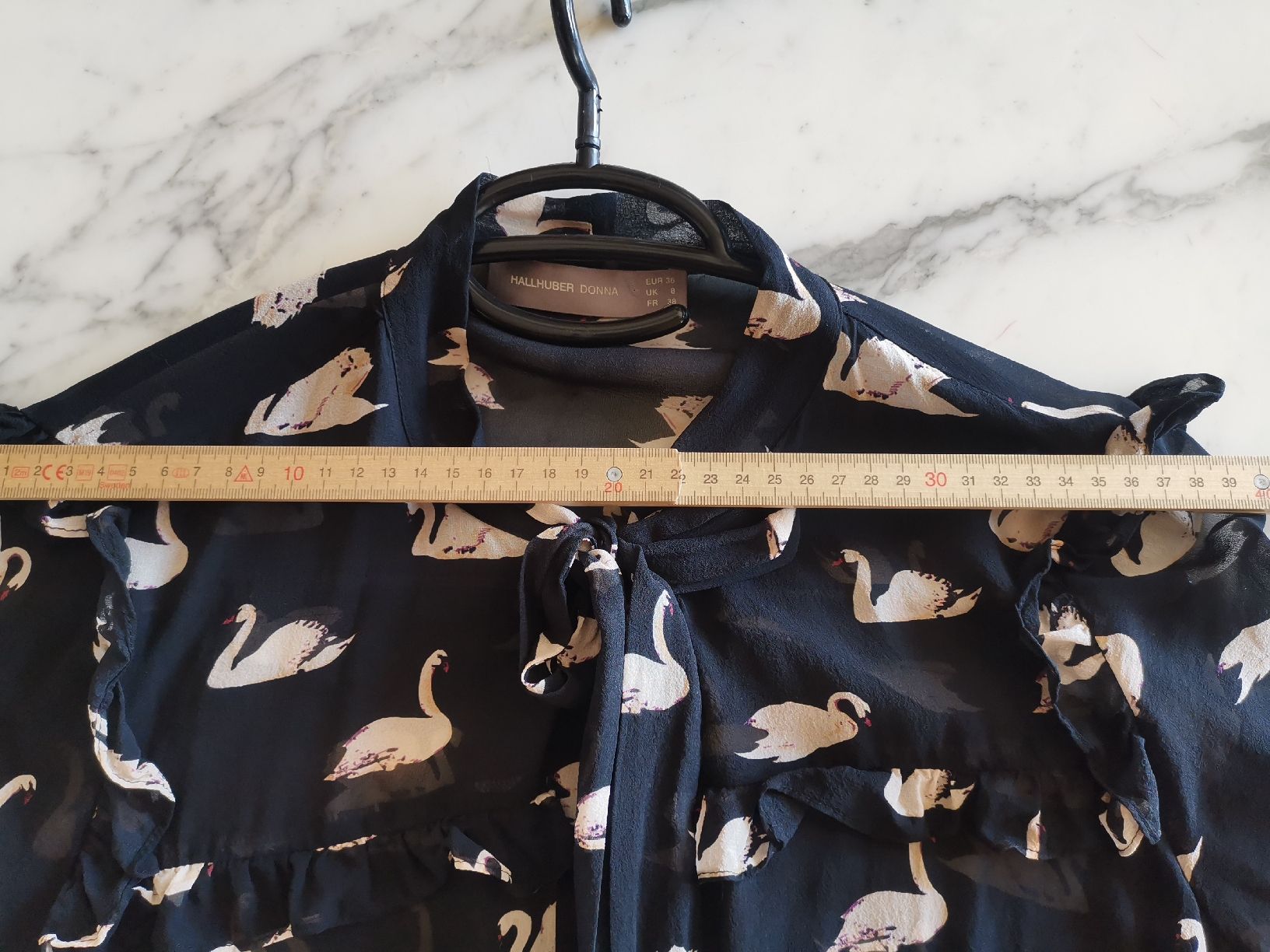 Hallhuber Blusen: Seidenbluse von Hallhuber, Schwäne  – Gebraucht aus Uerikon von pink_flamingo 3