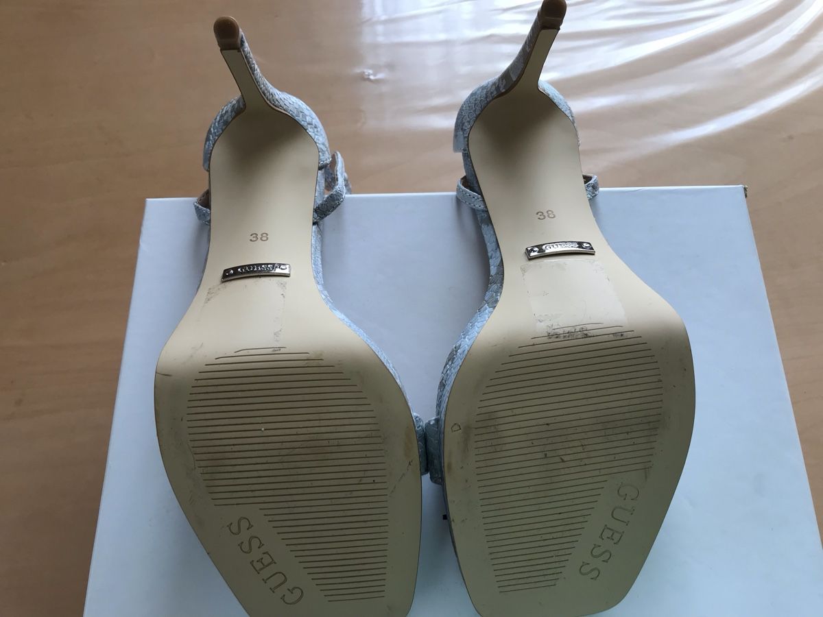 Guess Scarpe da donna: Guess Sandalen, Schlangenmuster, Gr. 38 – Nuovo (secondo la descrizione) da Mauren venduto da nfr_8pxy 3