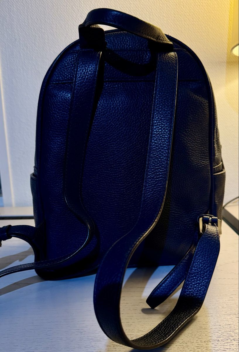 Michael Kors Zaini: Michael Kors Backpack navy blue gold studded – Usato da Hurden venduto da rac_wyf8 6