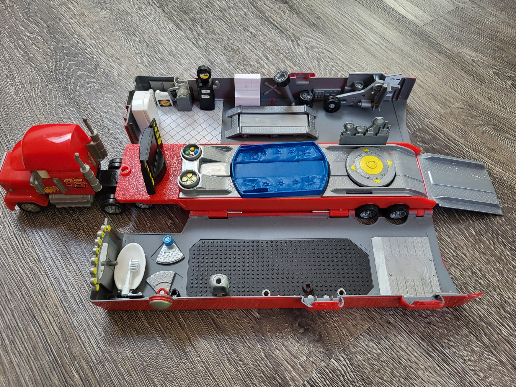 Jouets: Camion Cars – D'occasion à Gampelen par cli_2thg 1