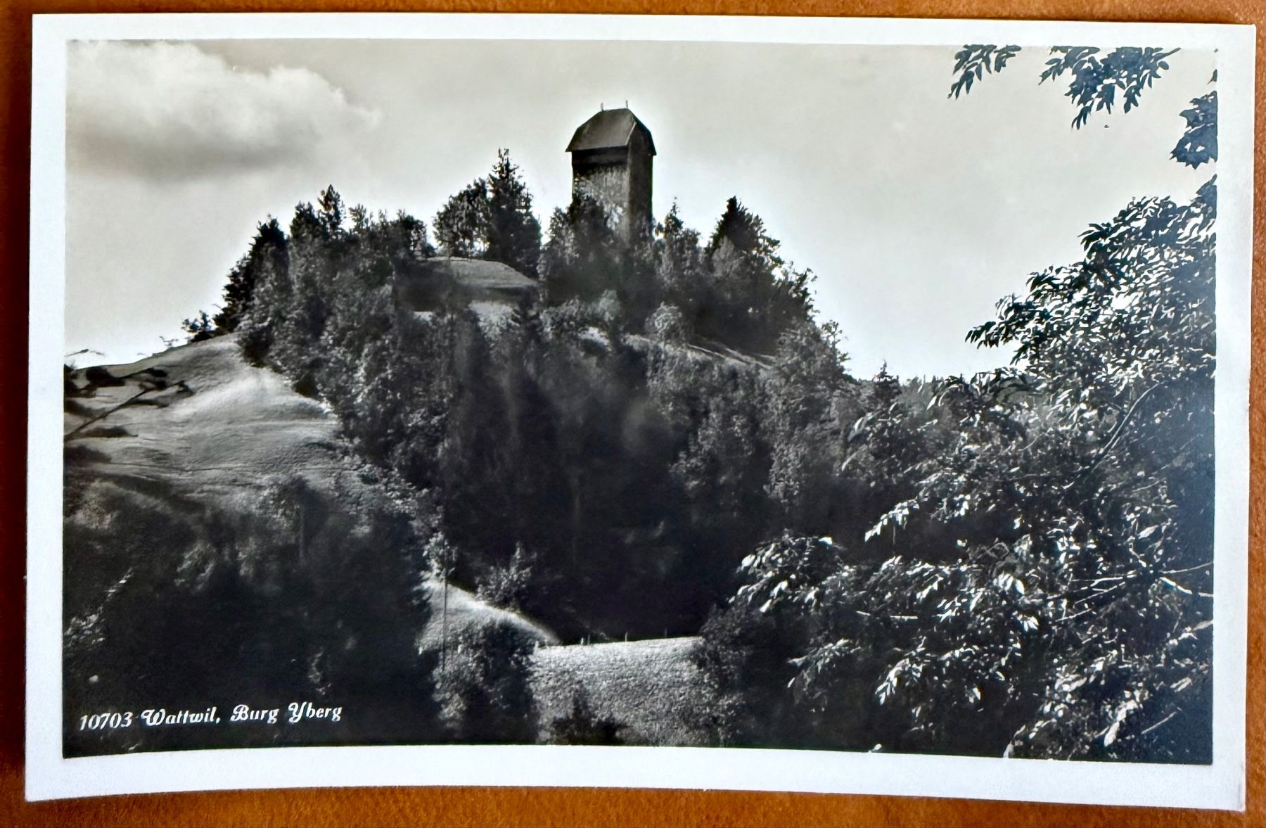 Cartoline postali: AK: Wattwil - Burg - Yberg – Usato da Lutry venduto da Ediego