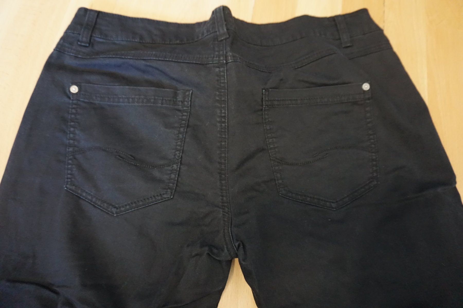 Jeans: Schwarze Sommerhose, Grösse 42, 3/4 lang – Gebraucht aus Zürich von einalemjena 6