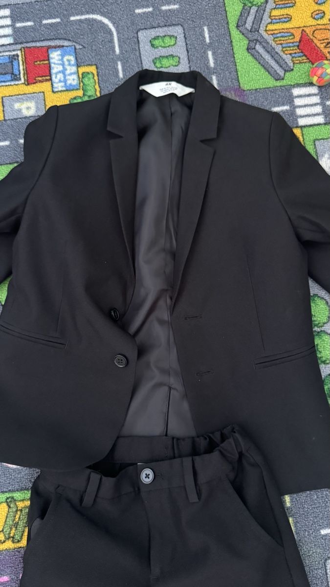 H&M Anzüge: Jungeanzug 116 H&M – Gebraucht aus Spreitenbach von padobranac86 1