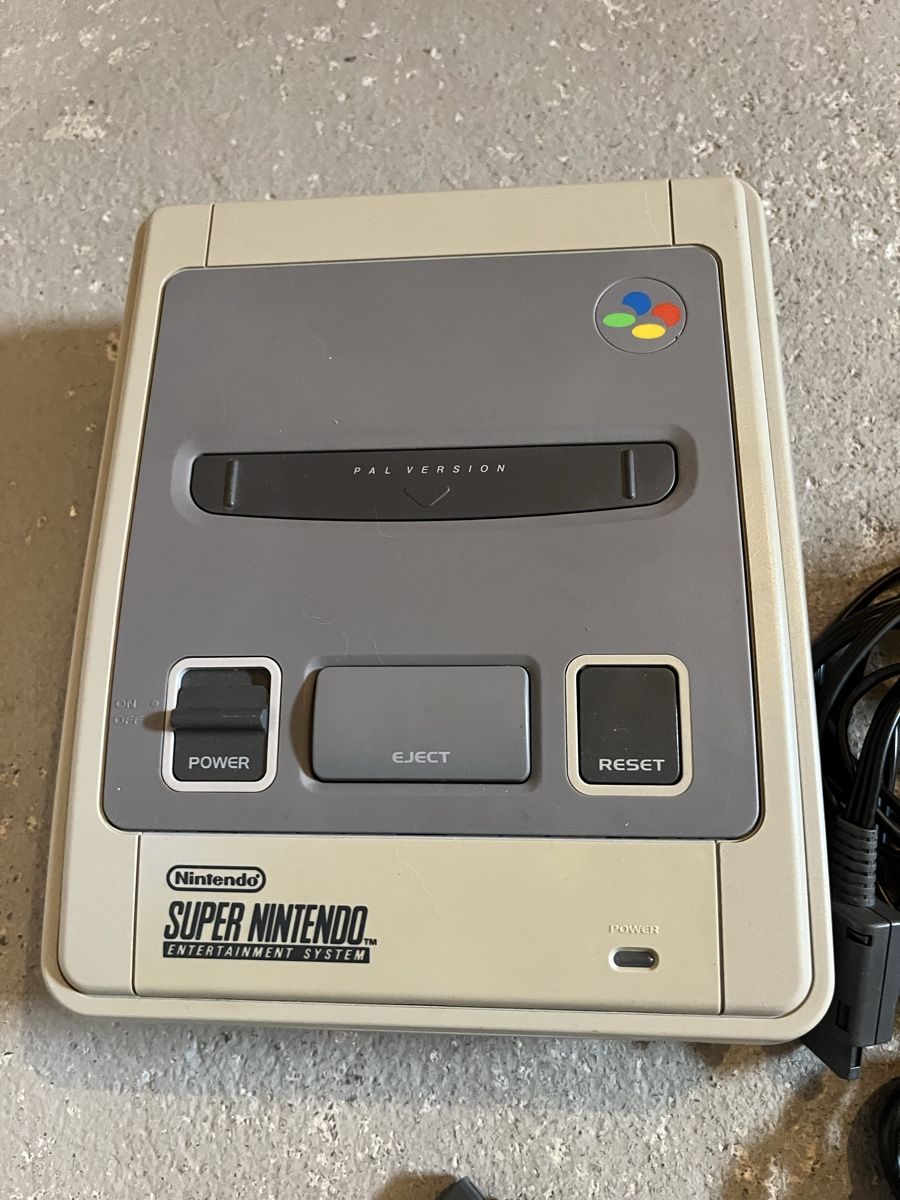 Nintendo Console: Super Nintendo Spielkonsole – Usato da Glarus venduto da Kathrin-1988 1