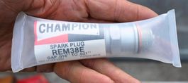 NEU & OVP Flugzeug Zündkerze CHAMPION REM38E nos