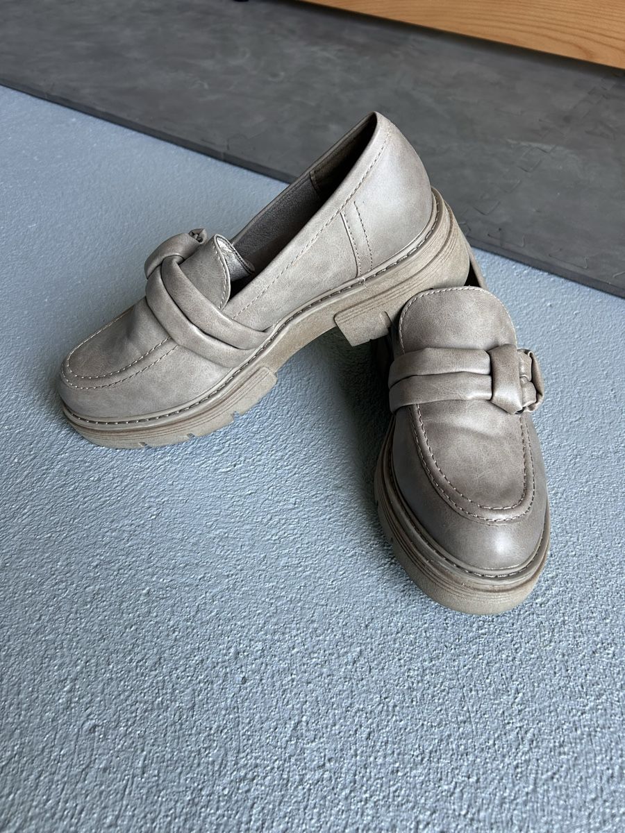 Scarpe da donna: Halbschuhe / Slipper / Loafer Marco Tozzi Gr. 39, beige – Nuovo (secondo la descrizione) da Riken AG venduto da TT2007