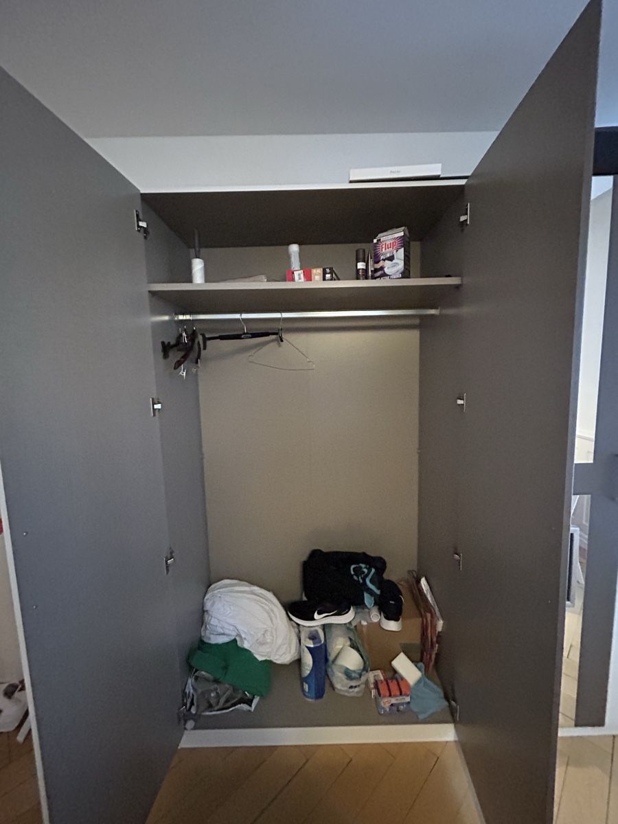 Armadi: Kleiderschrank mit Spiegel – Usato da Zürich venduto da enz_cf8l 2