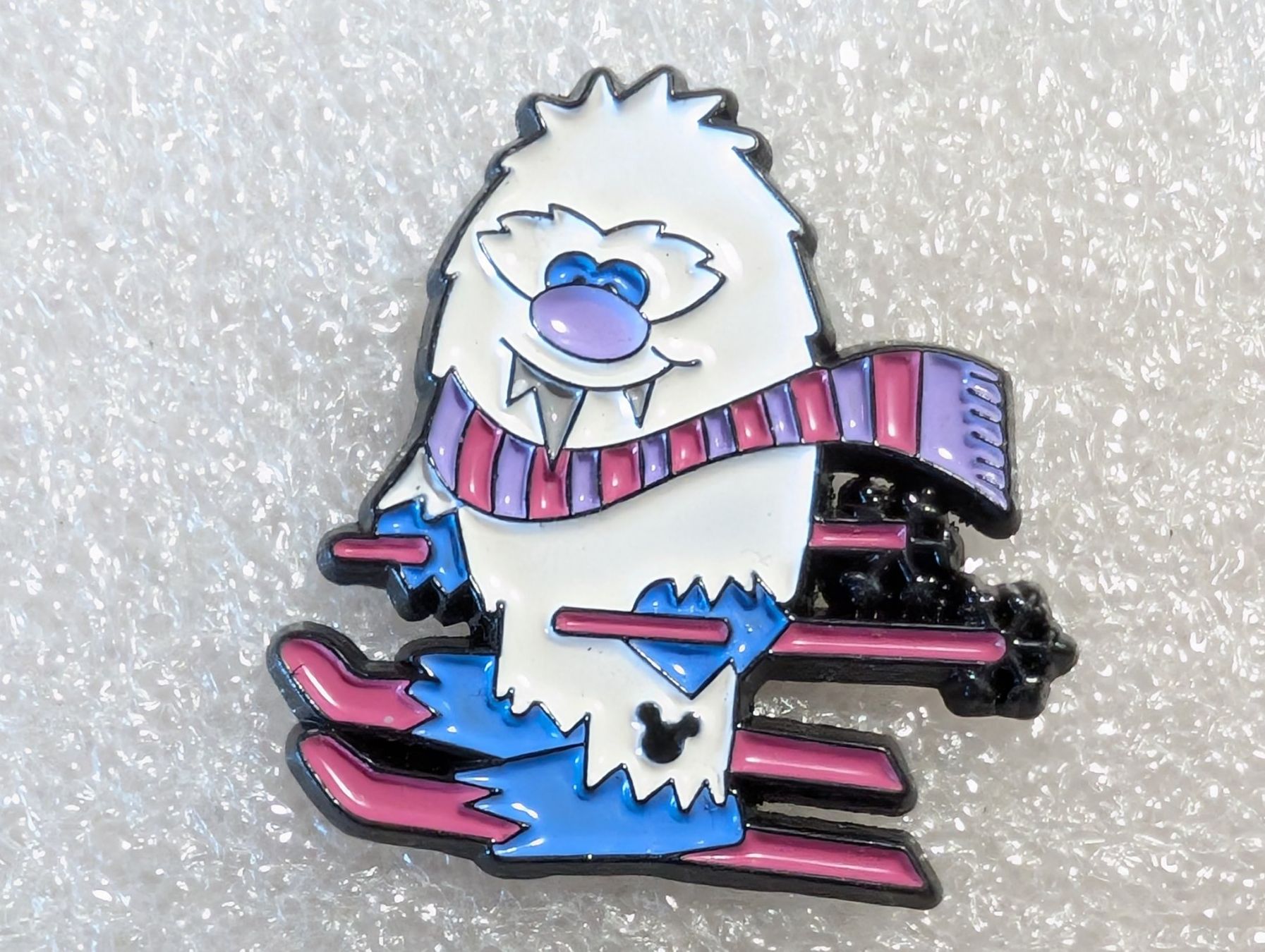 Placchette & Badge: Ansteckpin 286: Yeti auf Ski – Usato da Oppligen venduto da Pin-Fall-Shop