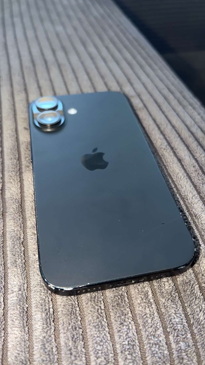 Apple Handys / Smartphones: Apple iPhone 16 128Gb Kaput  – Defekt aus Niederwangen BE von liv_c8yw 1