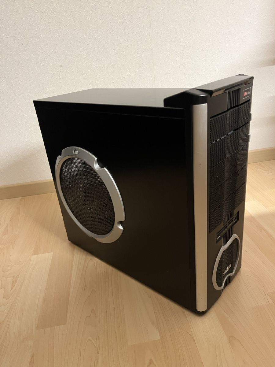 Custodie: Enermax Chakra PC Tower schwarz gebraucht – Usato da Beckenried venduto da Chris_Miguel