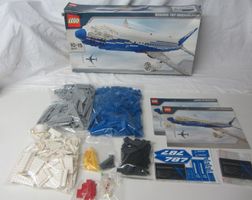 LEGO Sculptures 10177 " Boeing 787 Dreamliner "