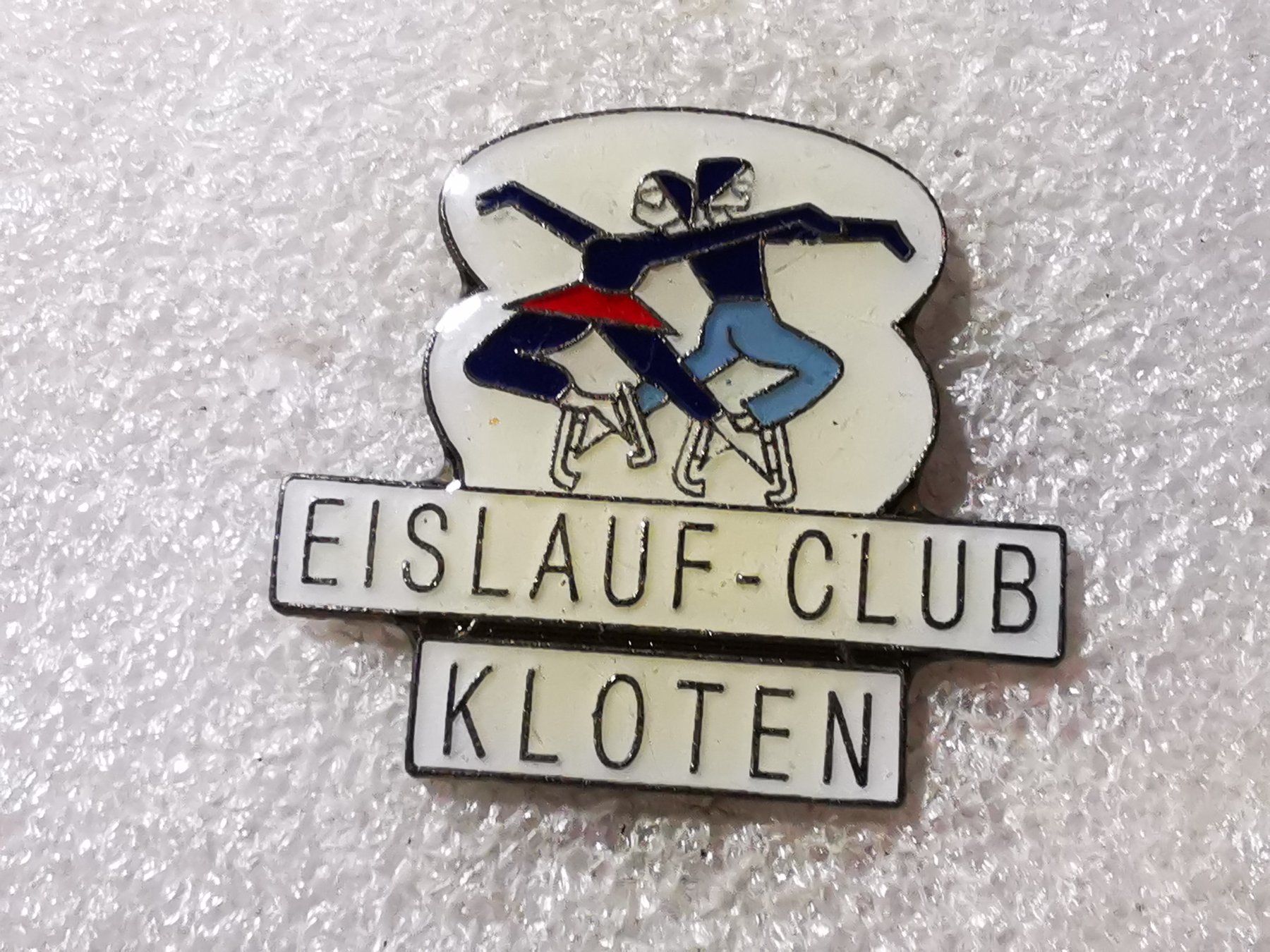 Placchette & Badge: Ansteckpin 17: Eislauf Club Kloten – Usato da Oppligen venduto da Pin-Fall-Shop